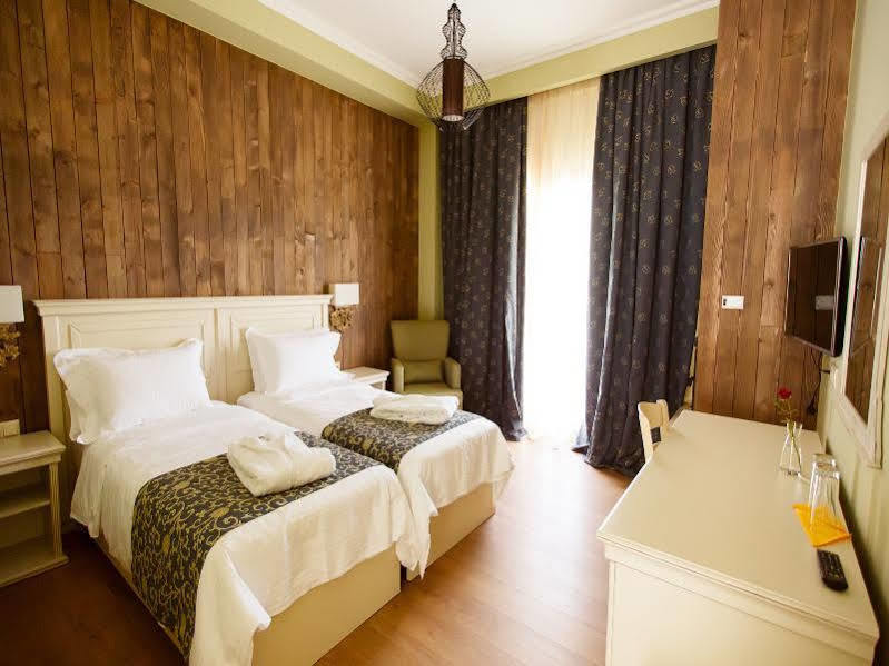 Irenes Resort Káto Loutrákion エクステリア 写真