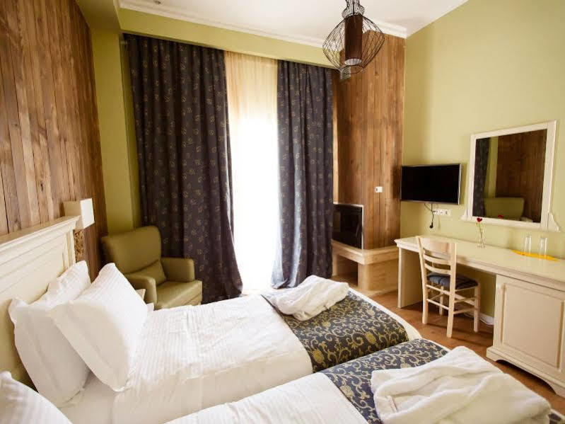 Irenes Resort Káto Loutrákion エクステリア 写真